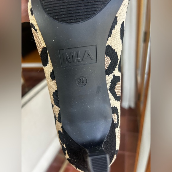 MIA Saddie Leopard Print Stretch Fabric Bootie - Picture 13 of 16